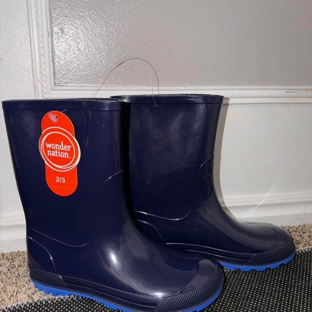 Boys rain boots size 2